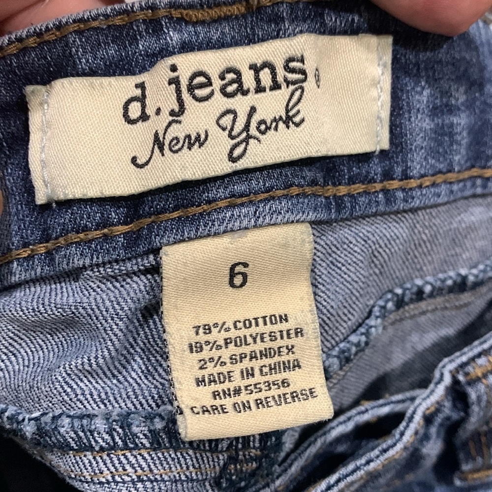 d. Jeans - Picture 8 of 9